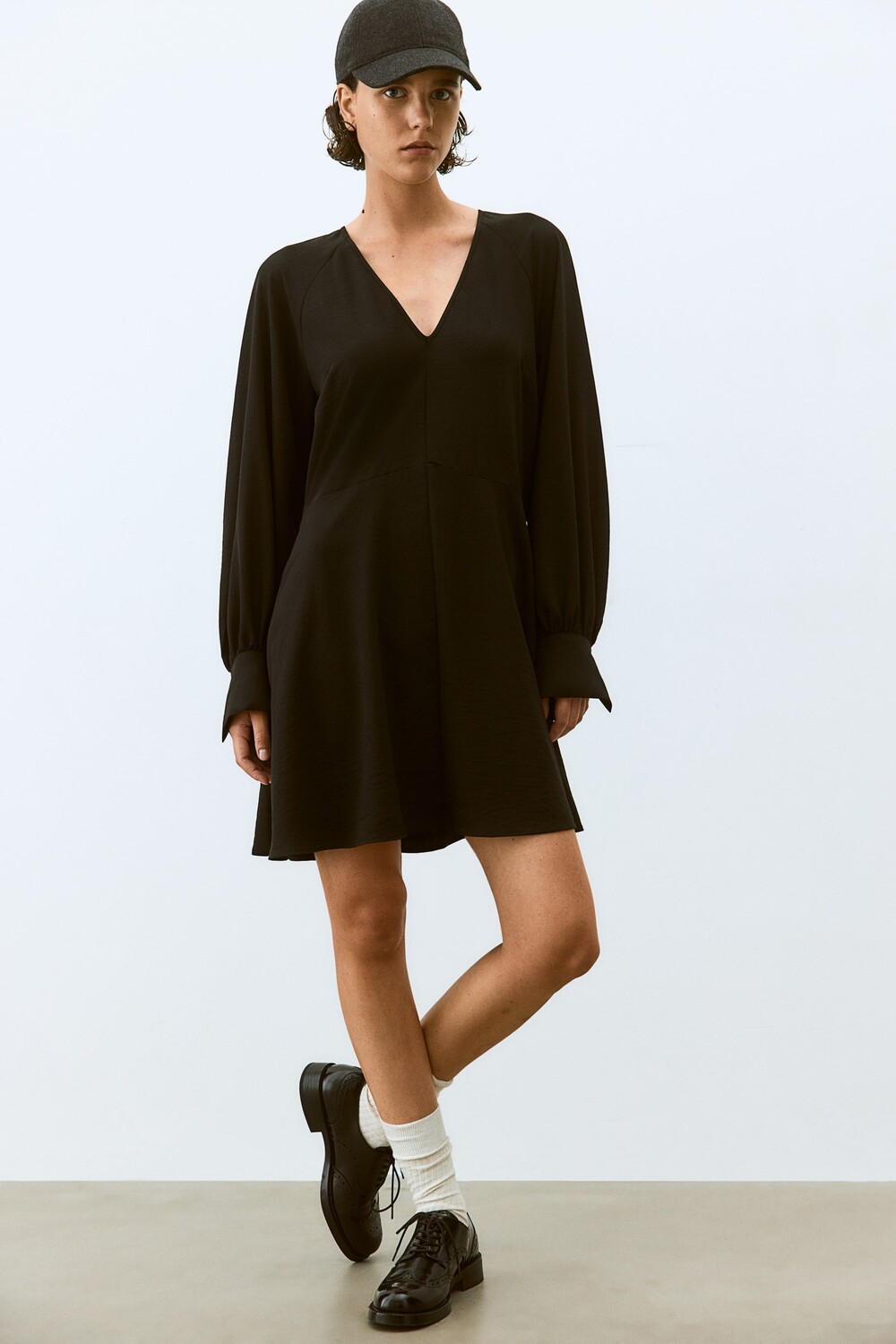 

Расклешенное платье H&M, черный