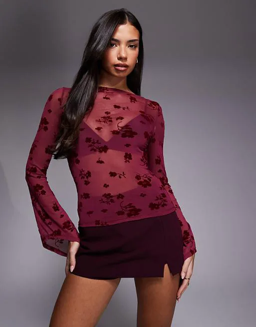 

Красный топ с рукавами-ангелками из флокированной сетки с цветочным принтом ASOS DESIGN