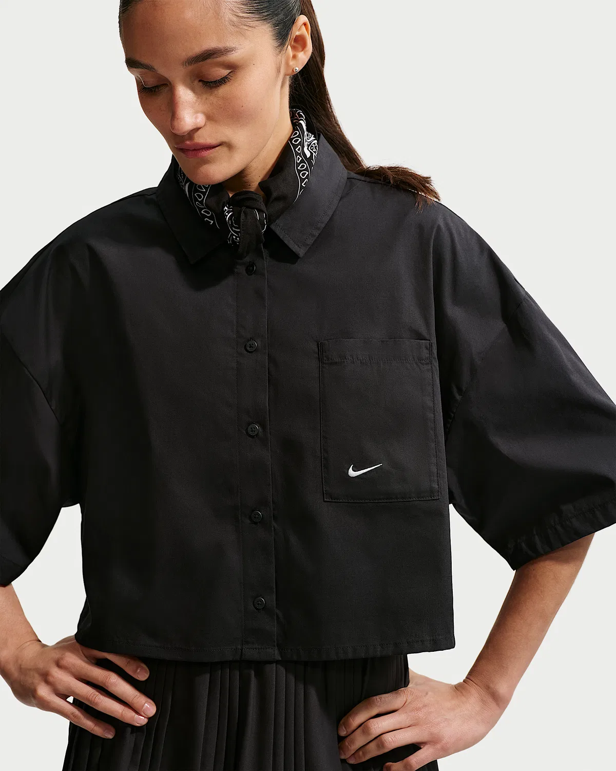 Женская оверсайз топ Nike Sportswear Chill Poplin, Black/Summit White — фото 3
