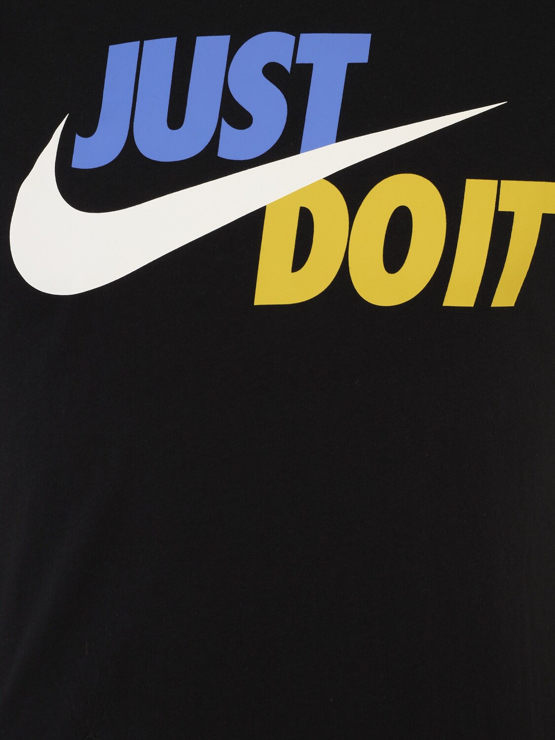 Nike Sportswear Футболка Regular Fit 'Swoosh' в черном цвете — фото 3