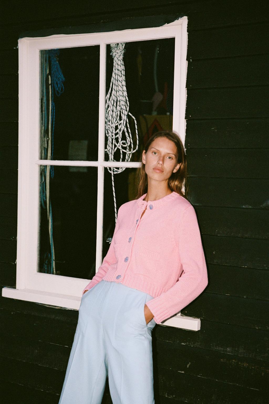 

Вязаный жакет с каменными пуговицами ZARA, цвет Pale pink
