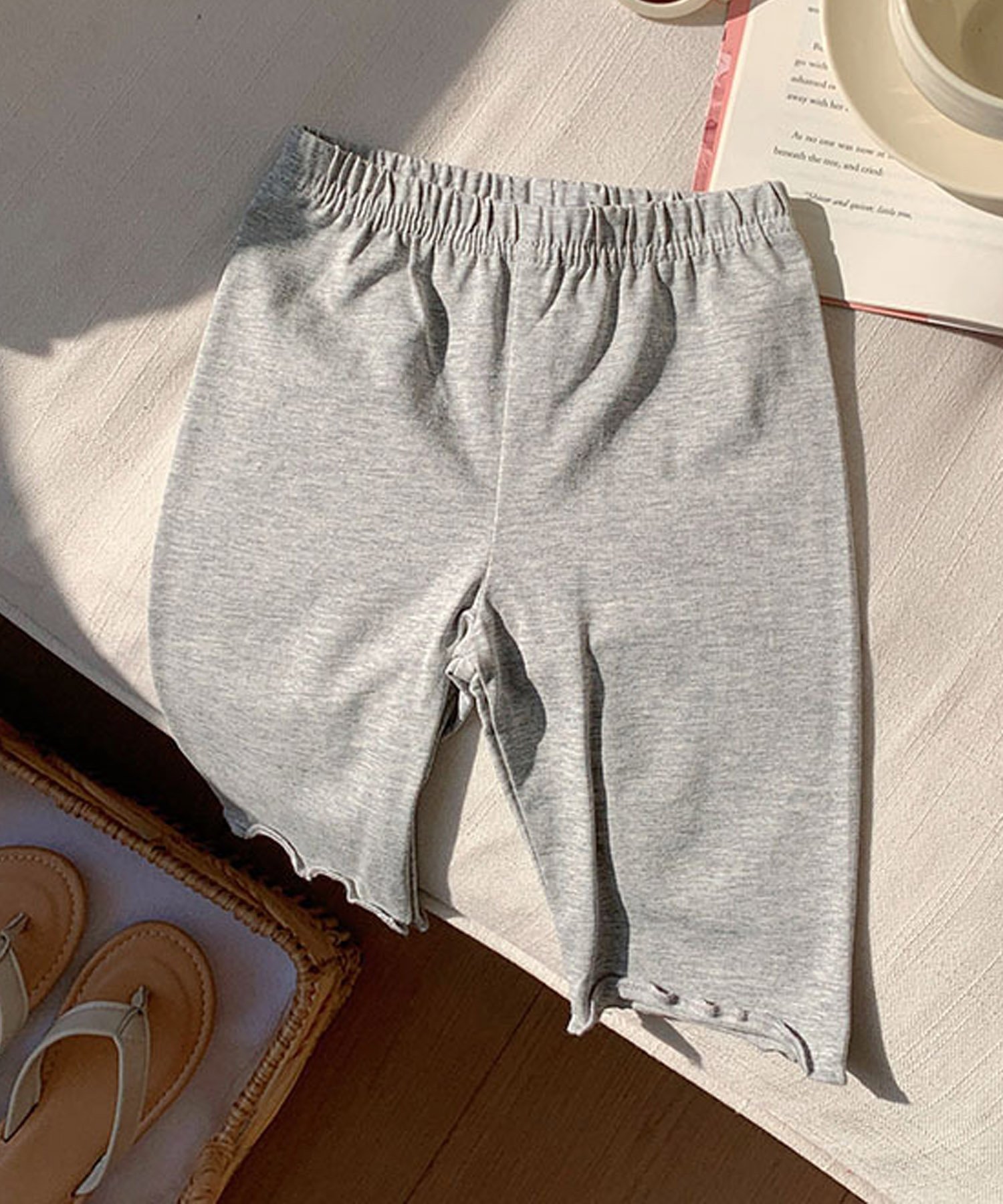 Брюки Мягкие лямки с оборками, длина 5/8 Aimoha Kids, gray