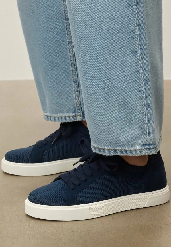 Тренеры сильван Kazar, Blue