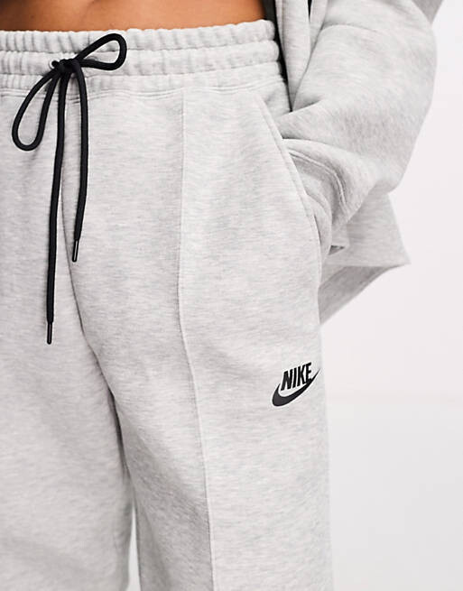 

Темно-серые джоггеры Nike Tech Fleece