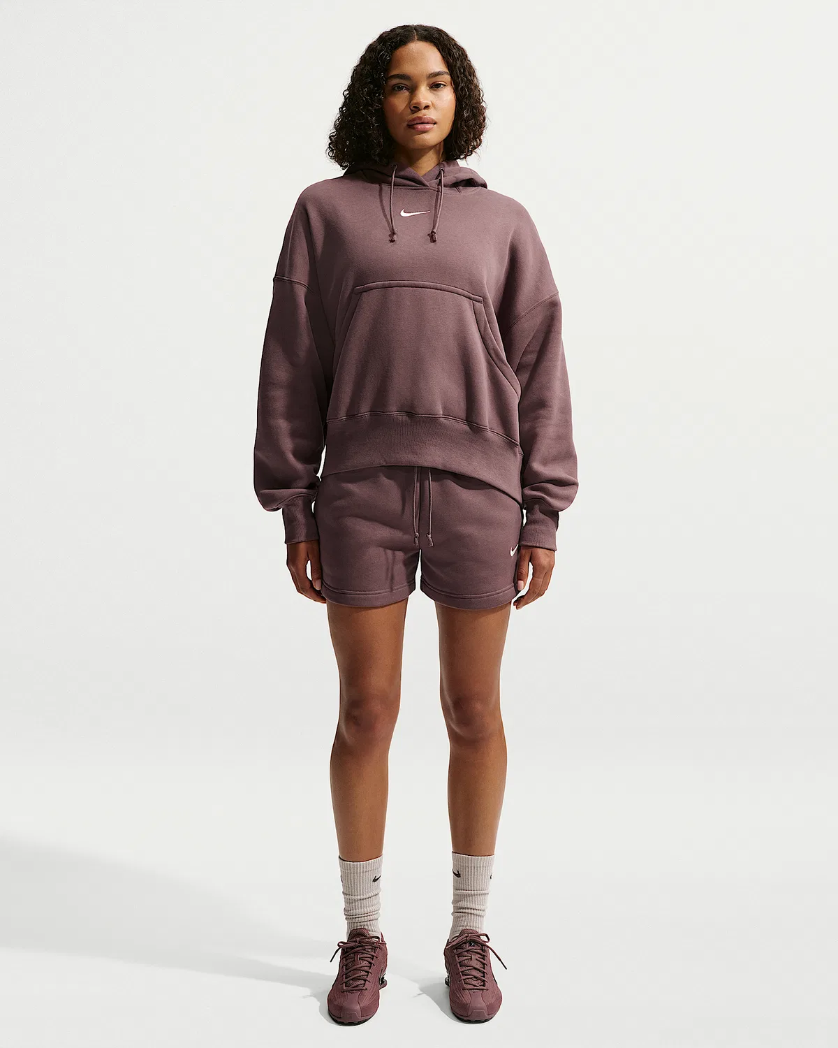 Женские шорты Nike Sportswear Phoenix Fleece со средней посадкой, длина 4", Tattoo/Sail