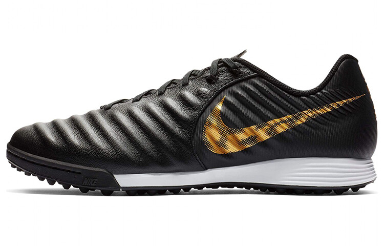 

Мужские футбольные кроссовки Nike