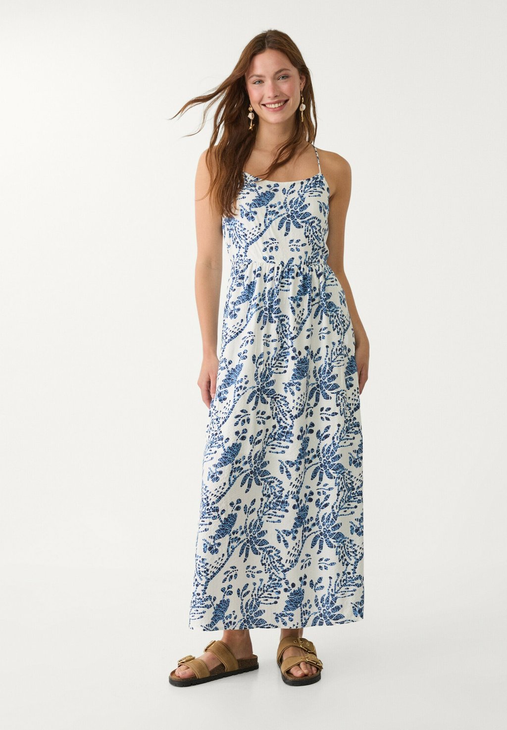 

Длинное платье PRINTED OPEN BACK Stradivarius, цвет Royal Blue