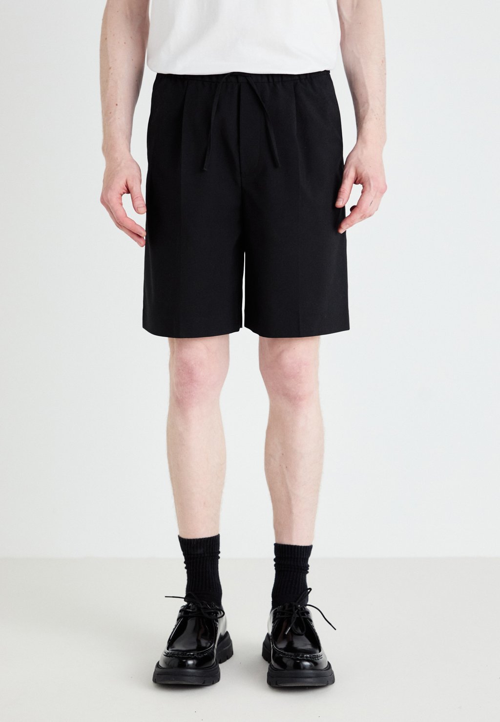

Шорты DION LOOSE SHORTS Weekday, черный