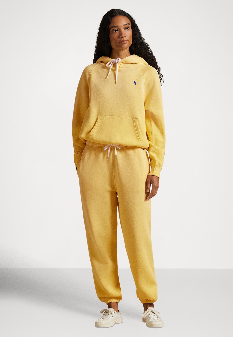 Худи Polo Ralph Lauren SHRUNKEN FIT FLEECE HOODIE, Collegiate Yellow/Yellow — фото 2