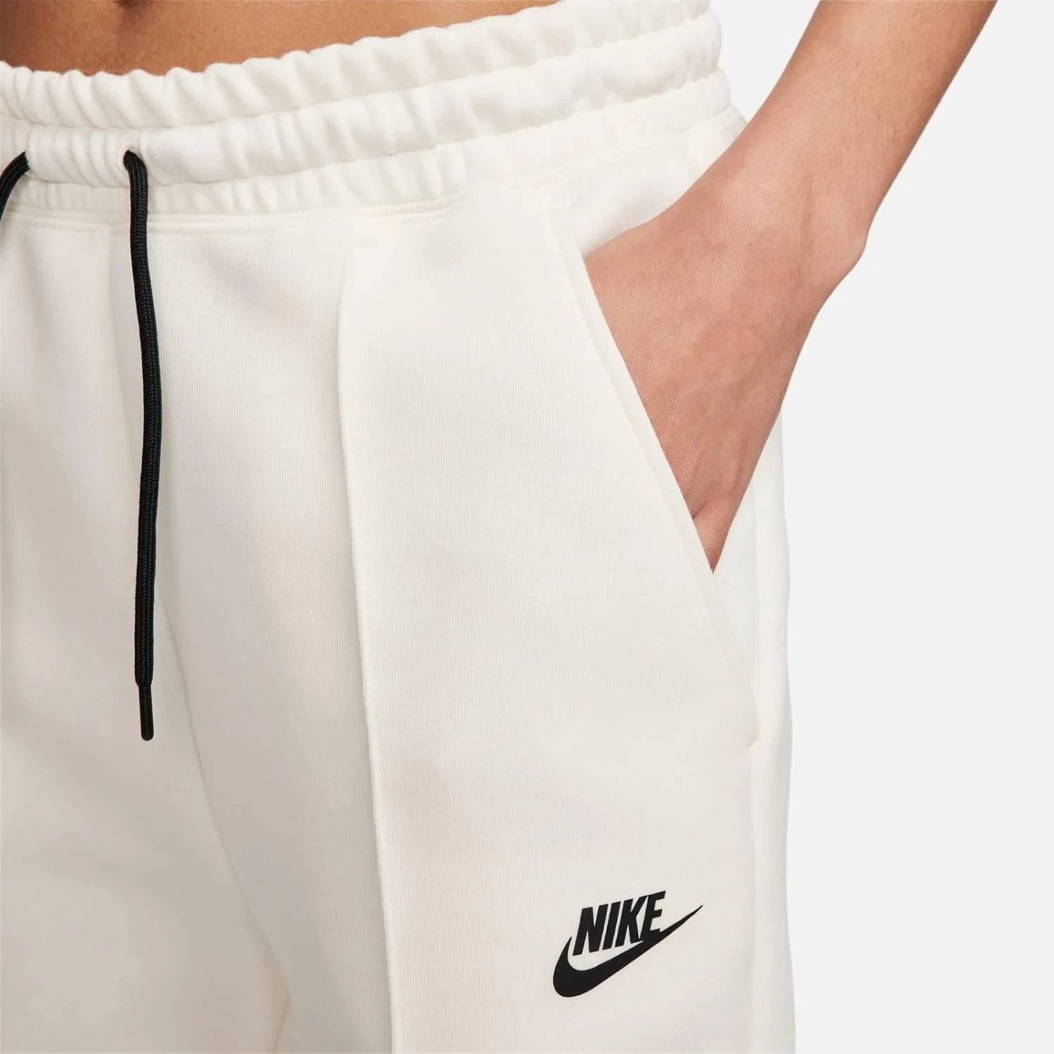 Женские спортивные брюки Nike Tech Fleece, цвет Ivory/Black Shovels — фото 2