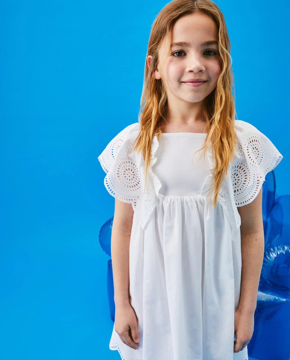 

Платье для девочки с вышитыми рукавами-бабочками Kids El Corte Inglés, кремово-белый