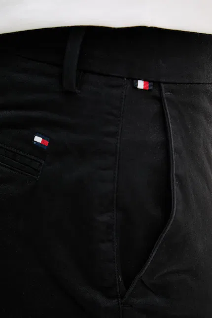 Чиносы хлопковые с эластаном Tommy Hilfiger, черный — фото 4