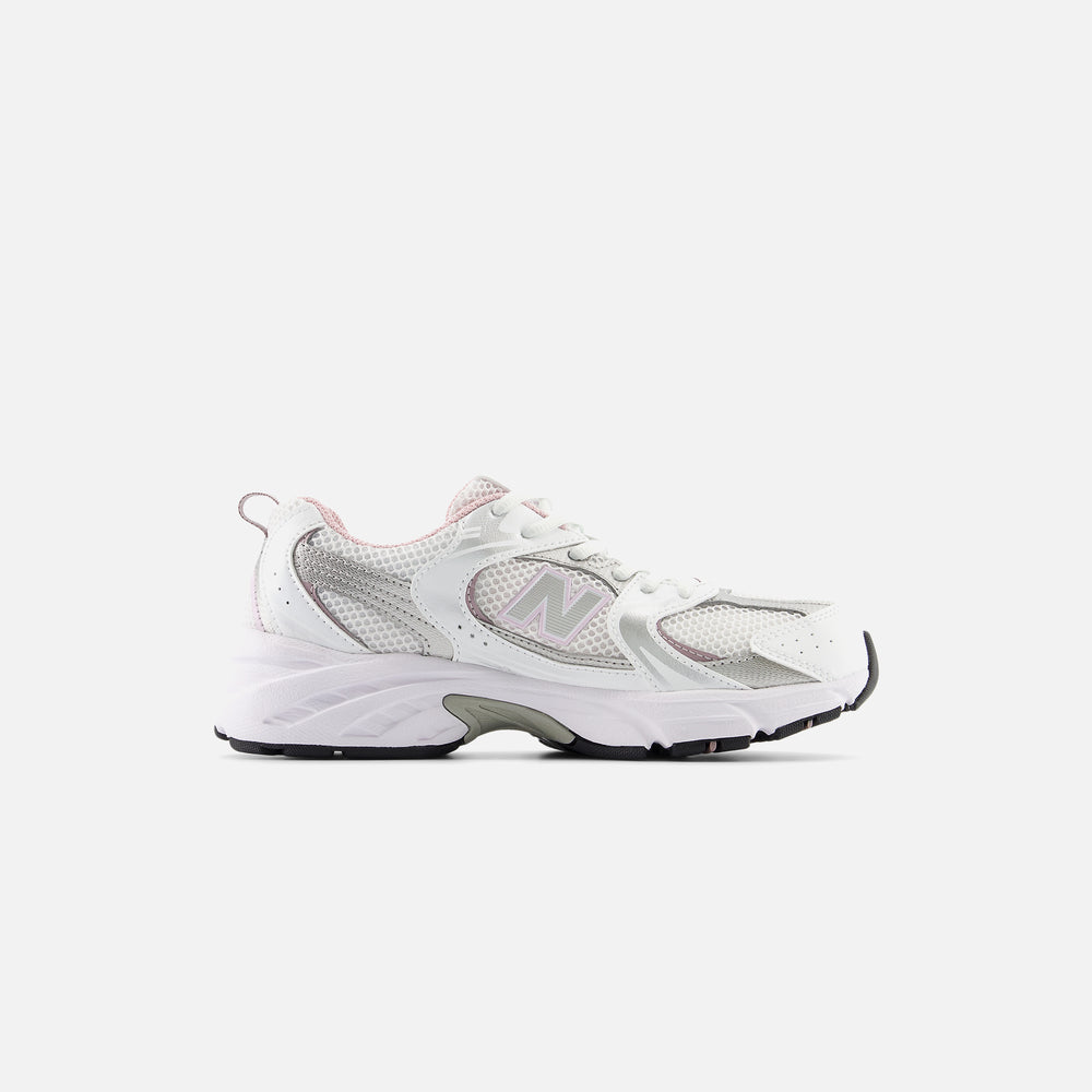 

Кроссовки New Balance GS 530, цвет White/Mid Century Pink