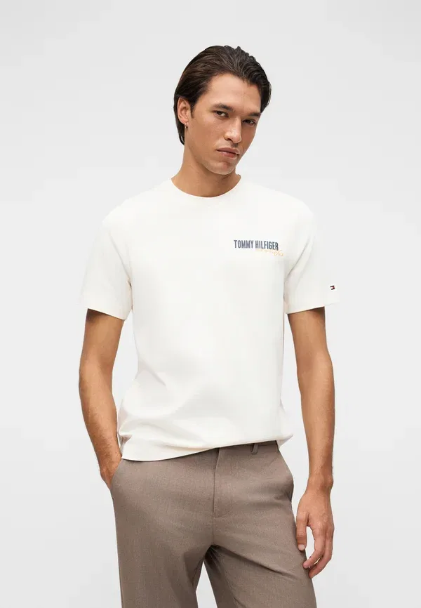 Футболка Tommy Hilfiger Summer Back Graphic Regular Tee Print, цвет светло-бежевый — фото 4