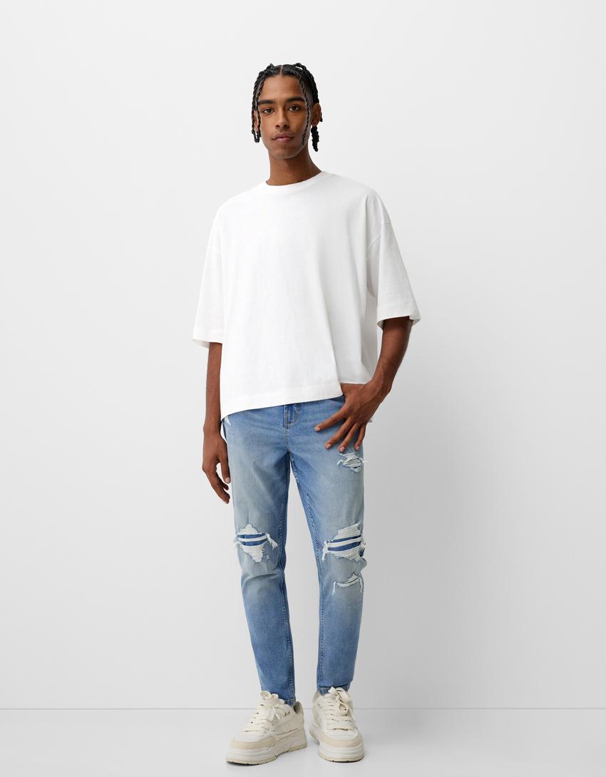

Джинсы с рваными краями Bershka, голубой
