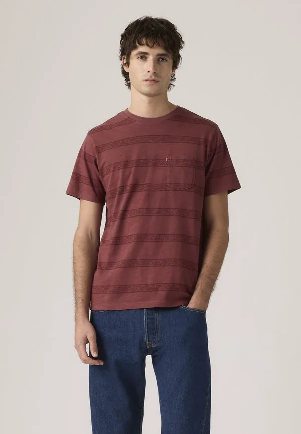 Классическая футболка с карманом и принтом Levi'S, Kabir/Oxblood — фото 2