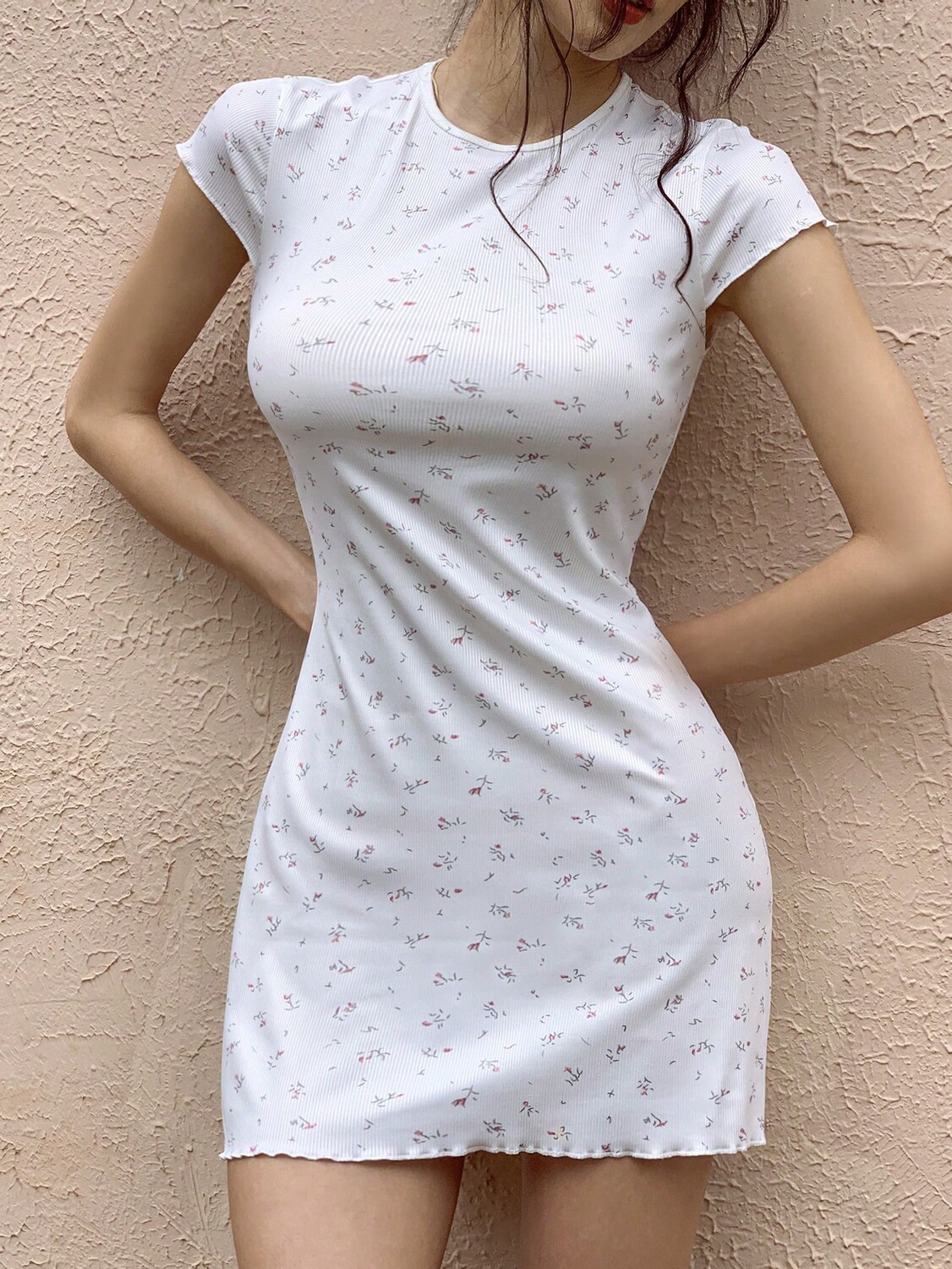 

SHEIN Платье EZwear, мелкий цветочный узор, волнистые края, многоцветный