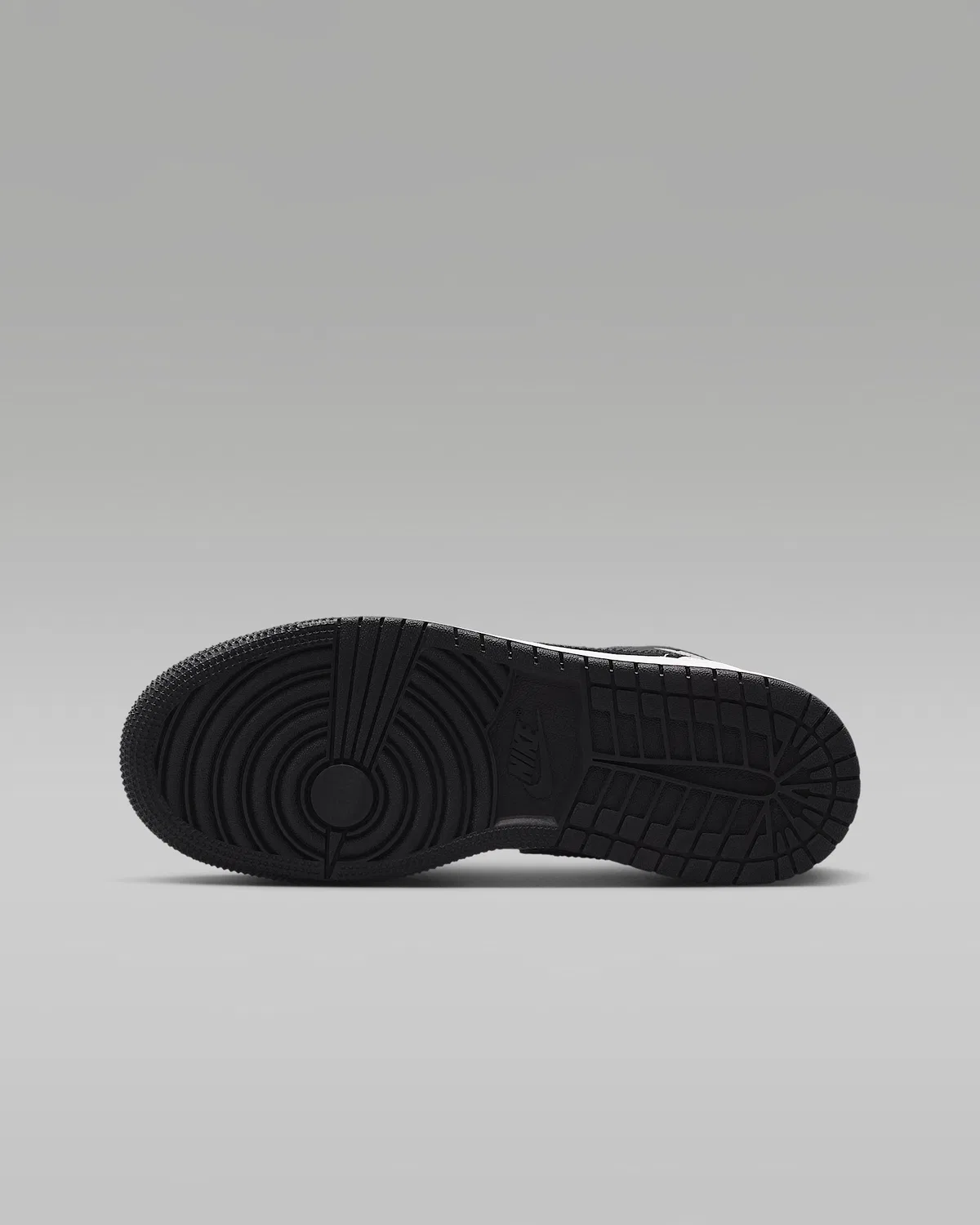 Кроссовки Air Jordan 1 Mid для детей старшего возраста, Summit White/Infrared 23/Neutral Grey/Black — фото 2
