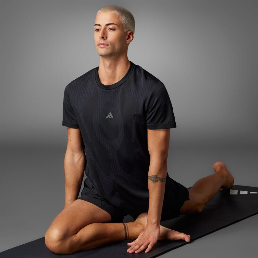 

Футболка Adidas DESIGNED FOR TRAINING Yoga seamless short sleeve t-shirt, черный
