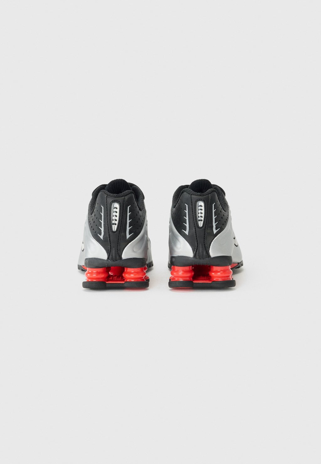 Кроссовки SHOX R4 Nike Sportswear, серебряный — фото 3
