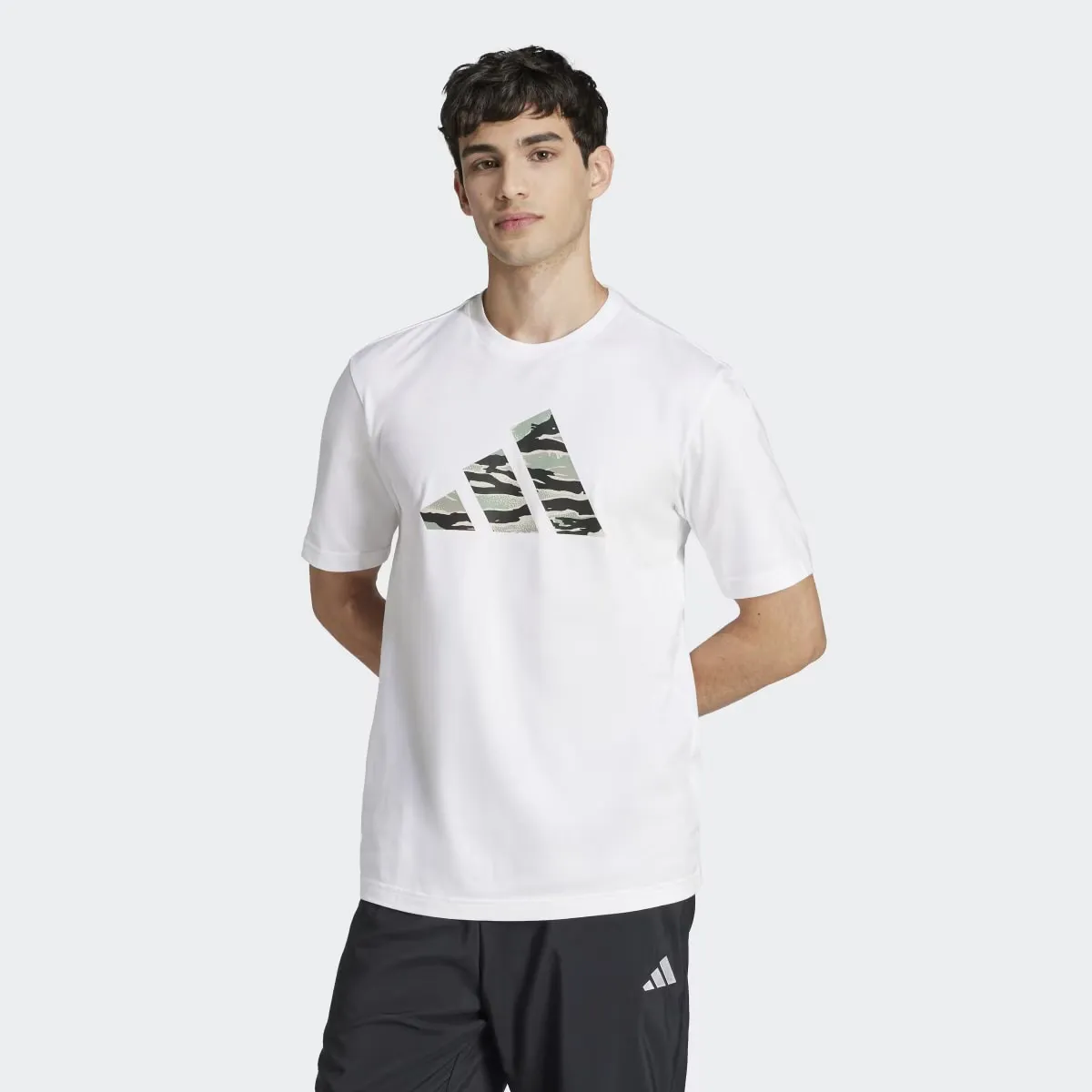 

Мужская футболка Adidas с камуфляжным рисунком и камуфляжем, белый