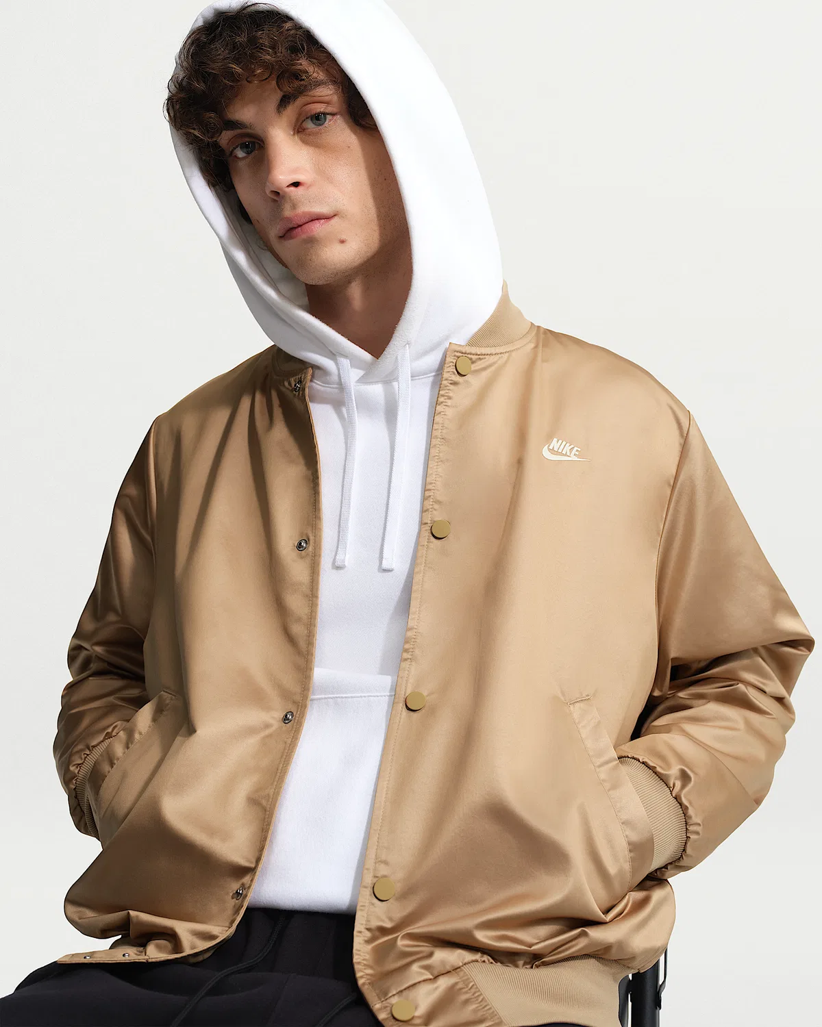 Мужская куртка-бомбер Nike Sportswear Club, Parachute Beige/Light Khaki — фото 3