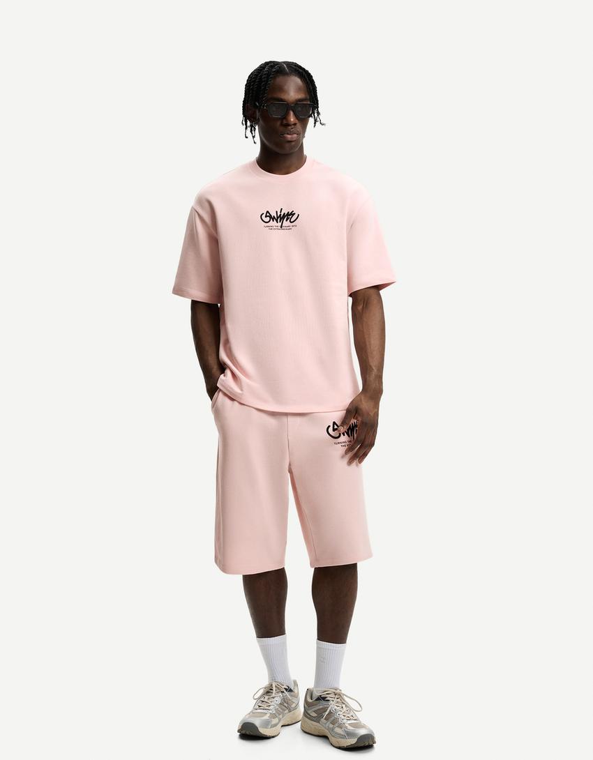

Плюшевые шорты-бермуды с принтом Bershka, розовый