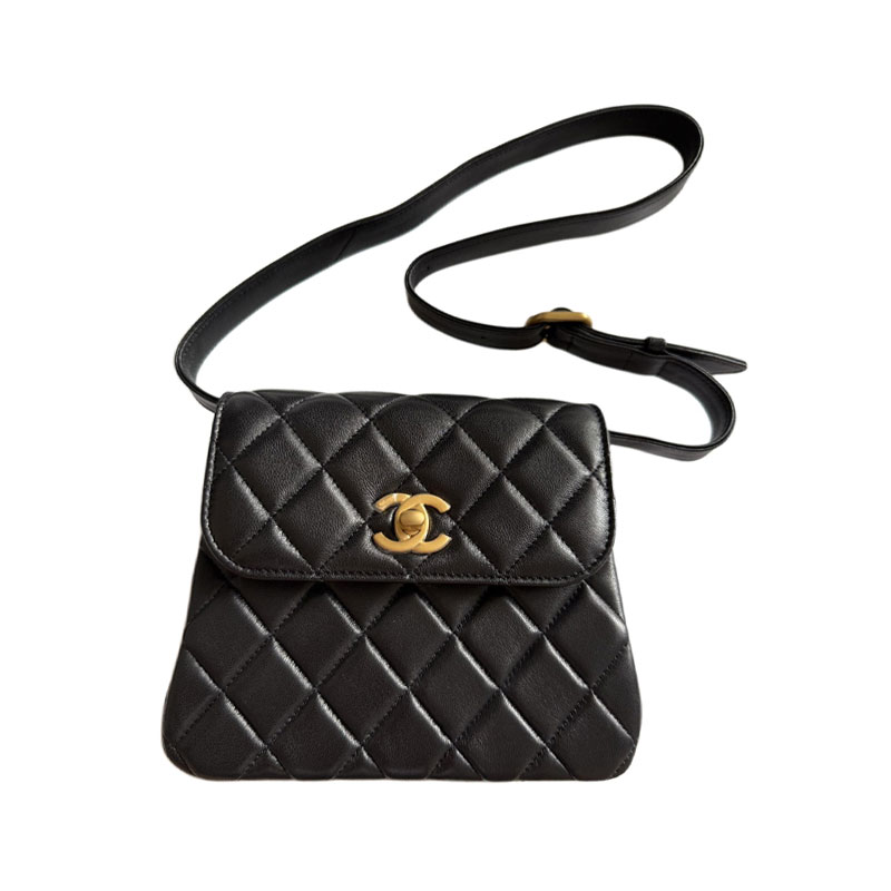CHANEL Миниатюрная квадратная сумка-клатч из овчины — фото 2