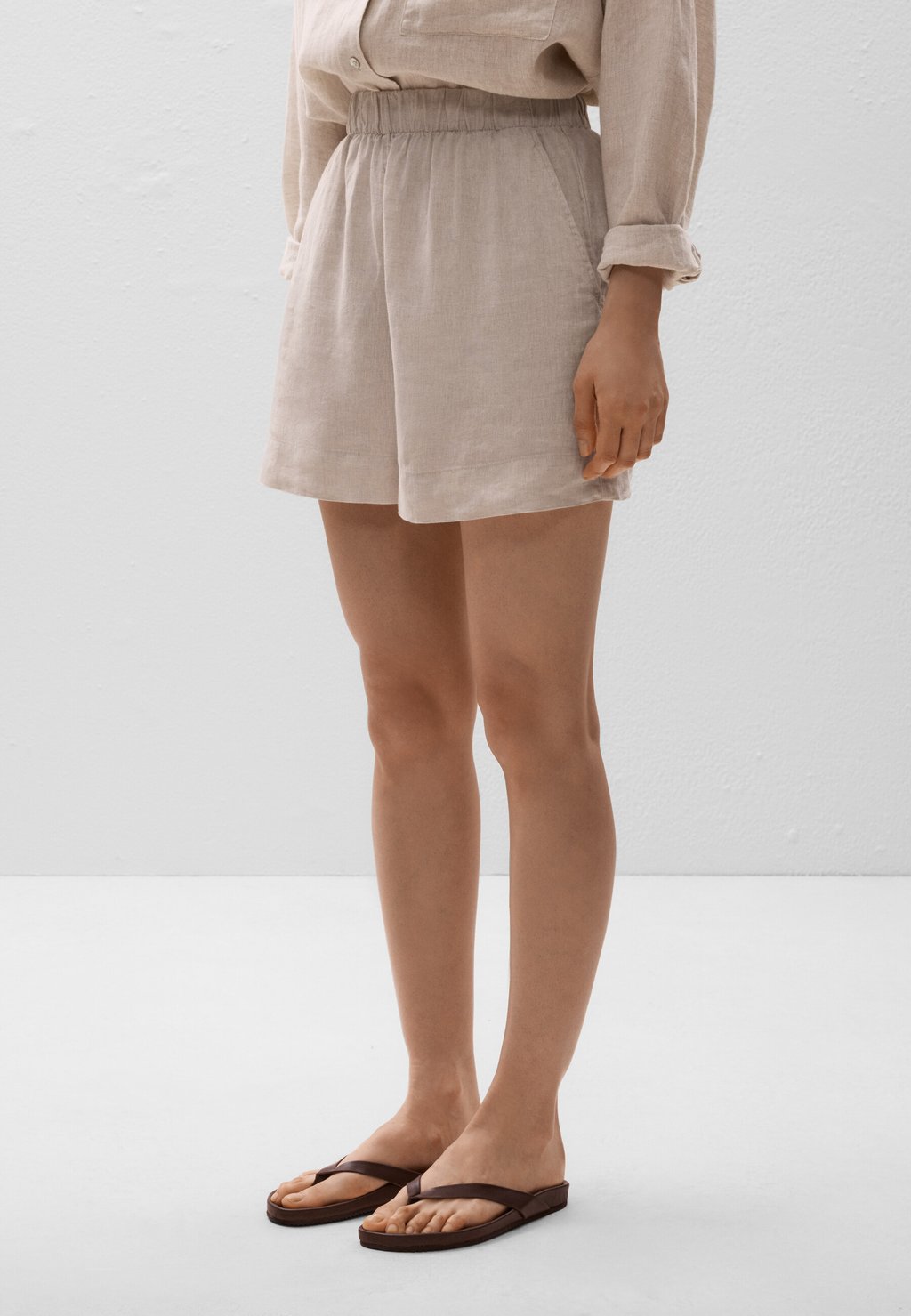 

Шорты LINEN BERMUDA OYSHO, цвет Stone
