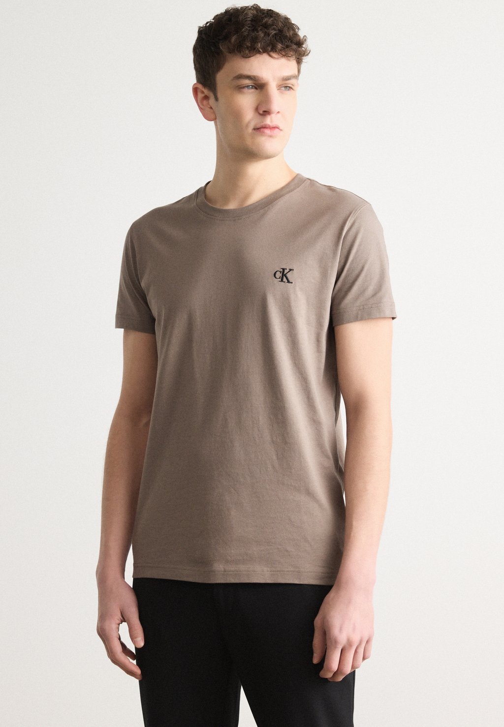 

Базовая футболка ESSENTIAL SLIM TEE Calvin Klein Jeans, бежевый