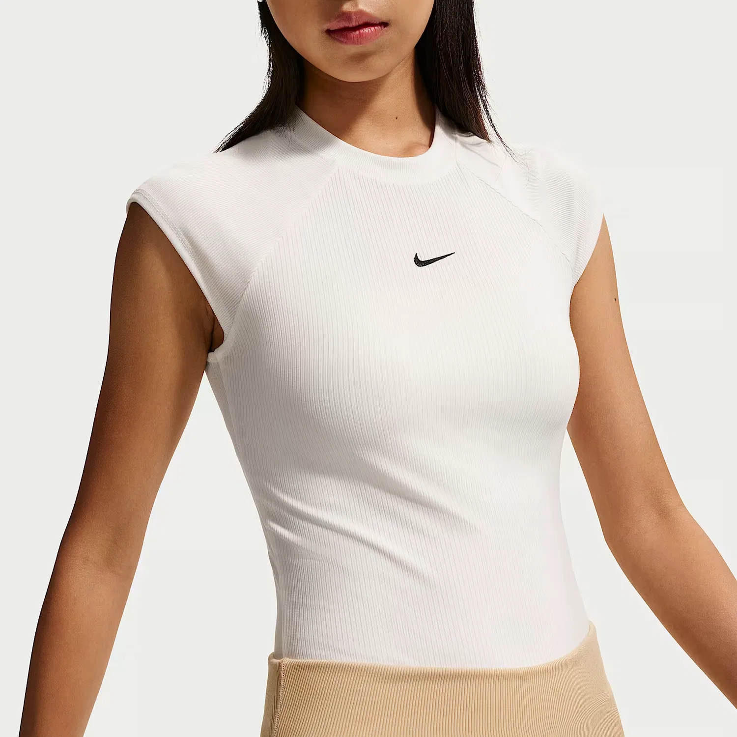 Спортивная футболка Sportswear женская Nike, Canvas White/Black — фото 4
