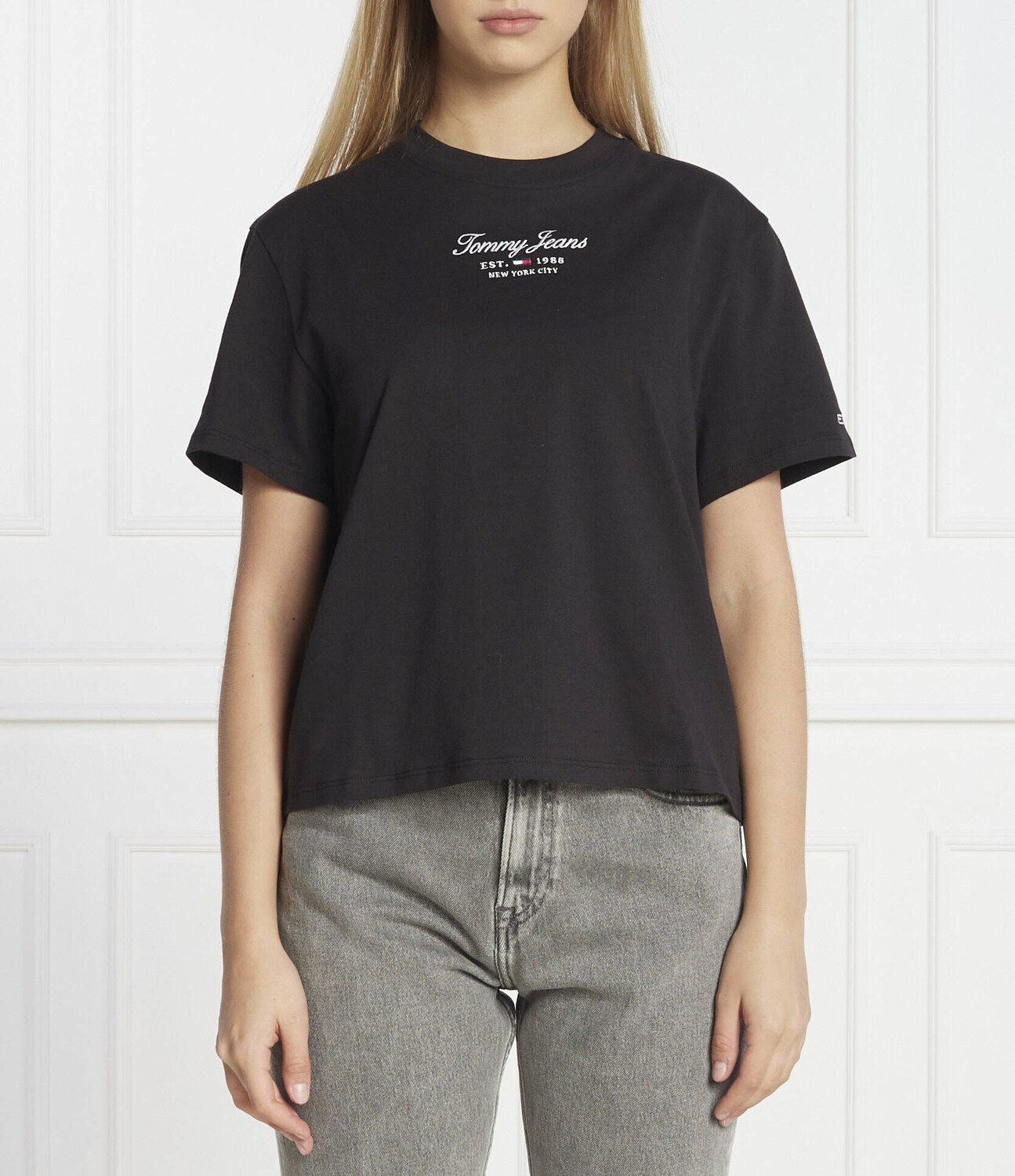 

Футболка Tommy Jeans Classic fit, черный