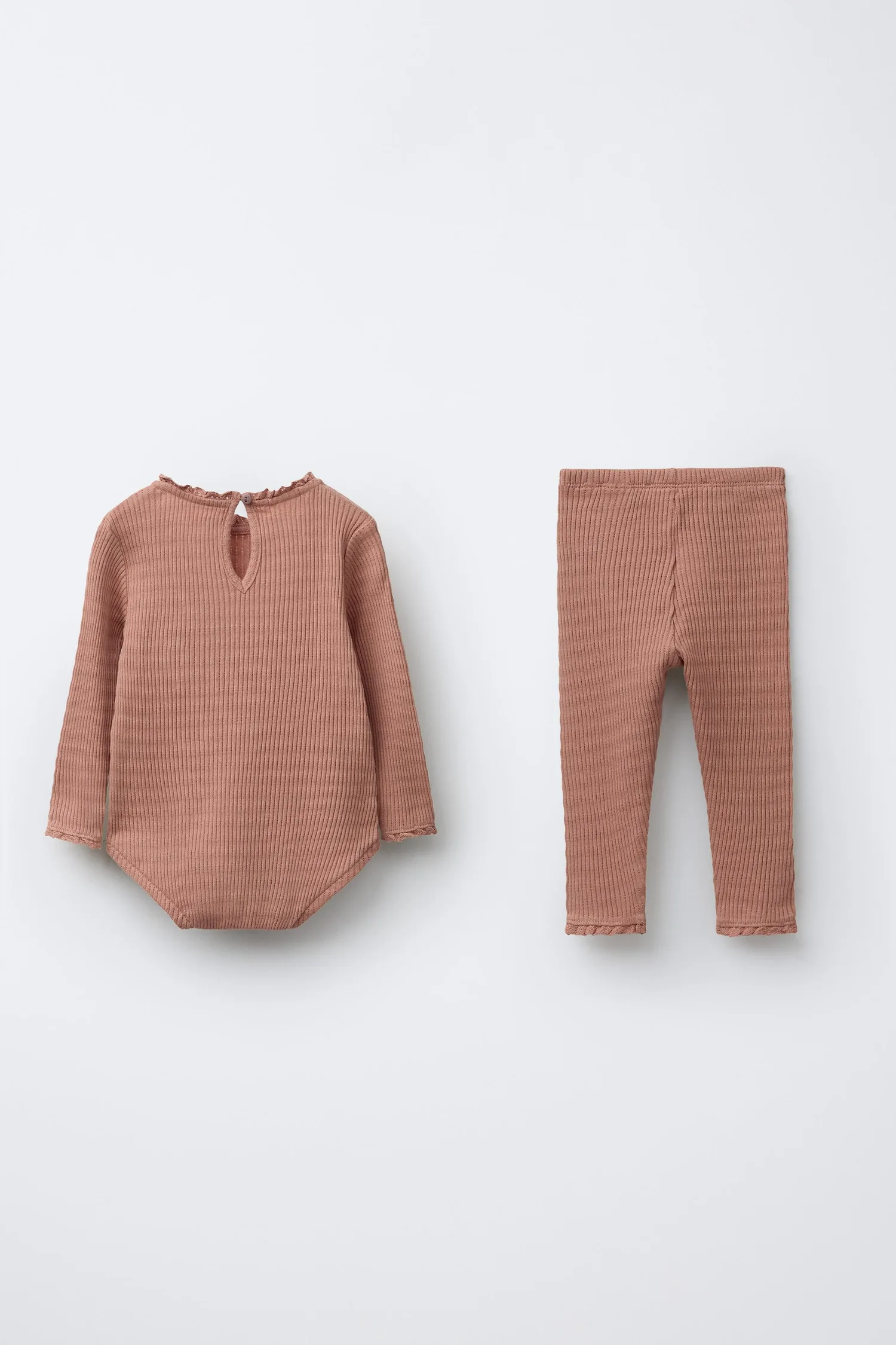 Zara Комплект из боди и леггинсов с кружевной отделкой — фото 2