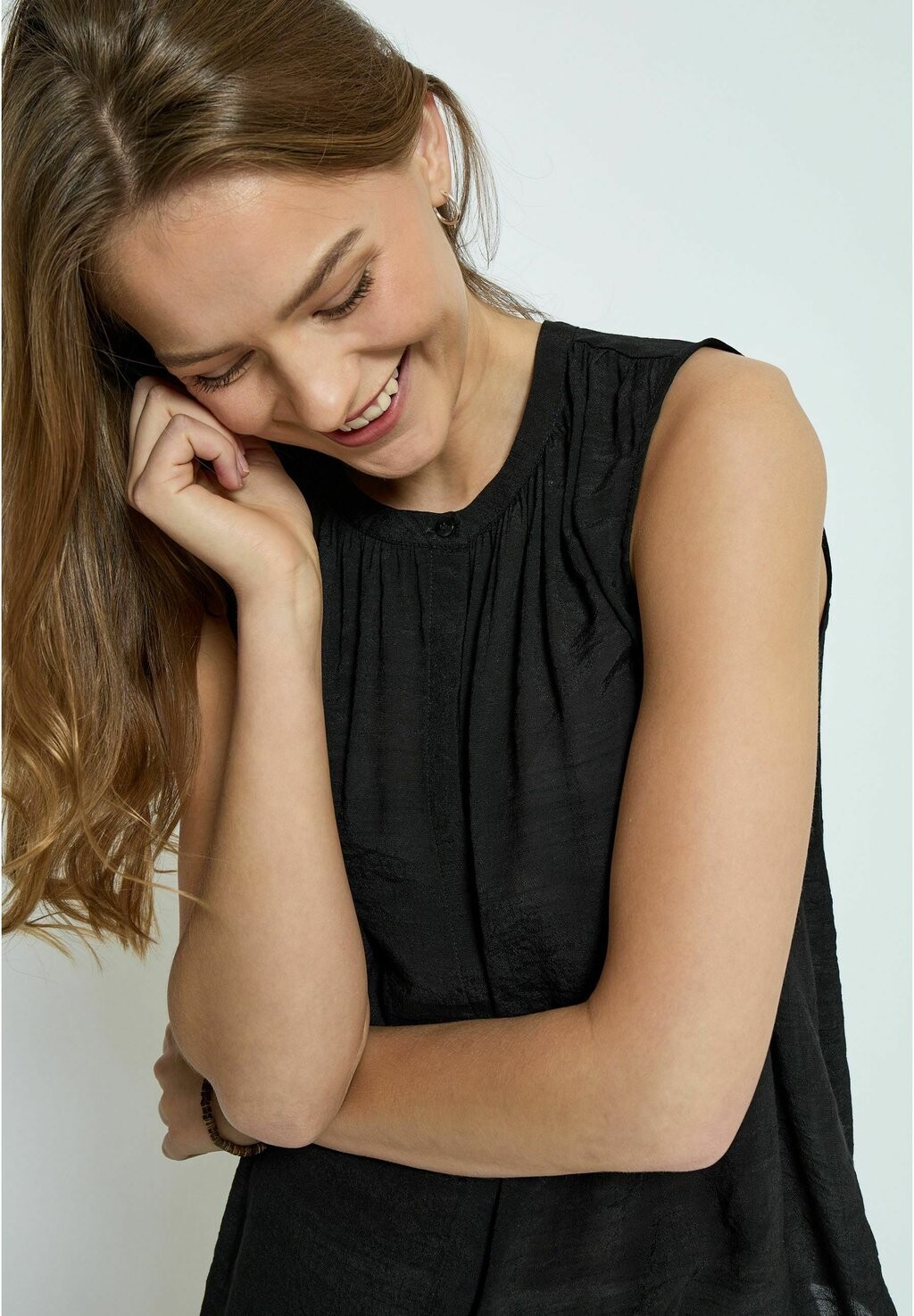 

Блузка Dslana Sleeveless Desires, черная