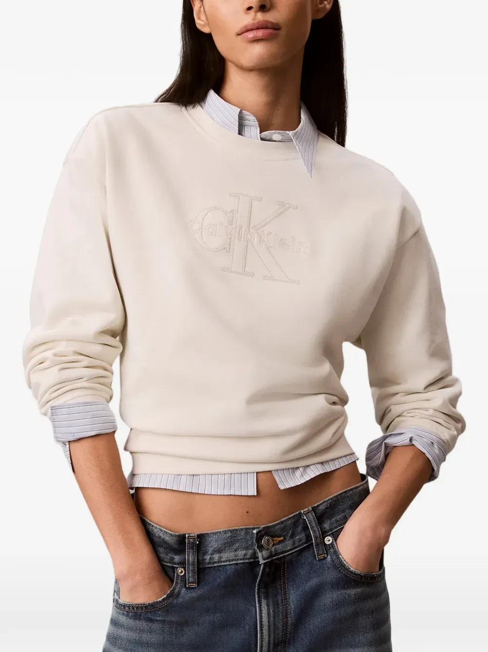 Свитшот с вышитым логотипом и круглым вырезом Calvin Klein, бежевый — фото 3