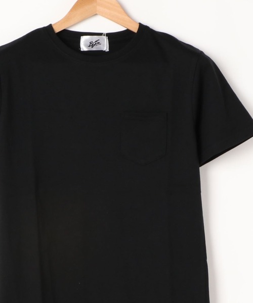 

Футболка с коротким рукавом, круглым вырезом и карманом ARCHIVER, черный