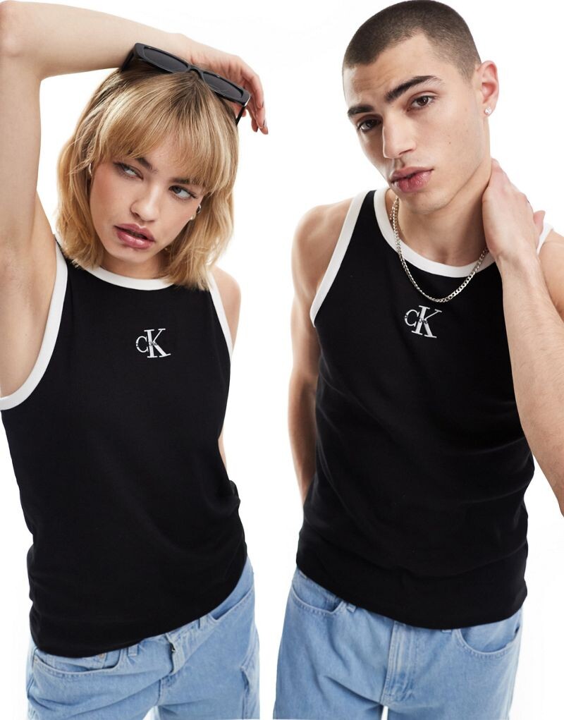

Черная майка унисекс с монолого Calvin Klein - эксклюзивно для ASOS