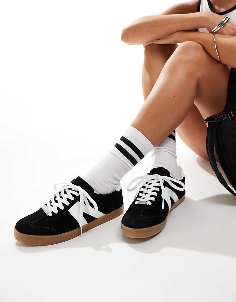 

schuh – Marnie – Черные замшевые спортивные туфли на резиновой подошве