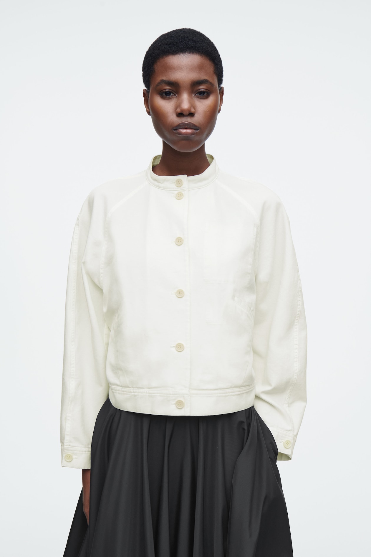 

Хлопковая куртка-бомбер oversize COS, белый