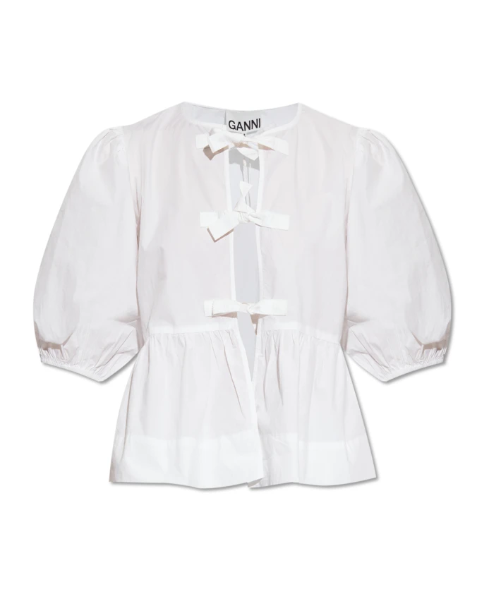 

Блузка из хлопкового поплина с туфлями на каблуках и поясом. Ganni, белый