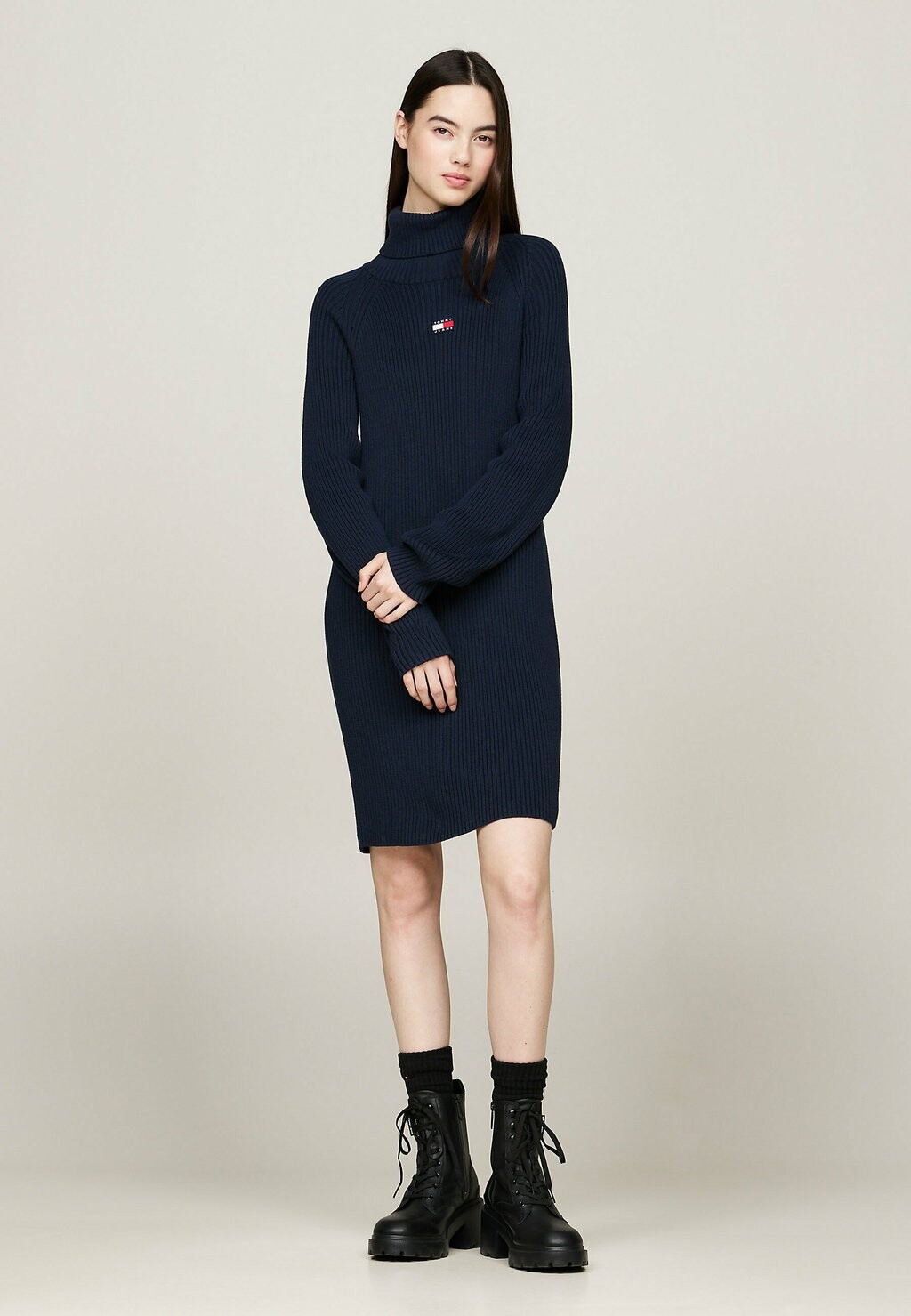 

Платье-джемпер MOCKNECK BADGE DRESS Tommy Jeans, темно-синий