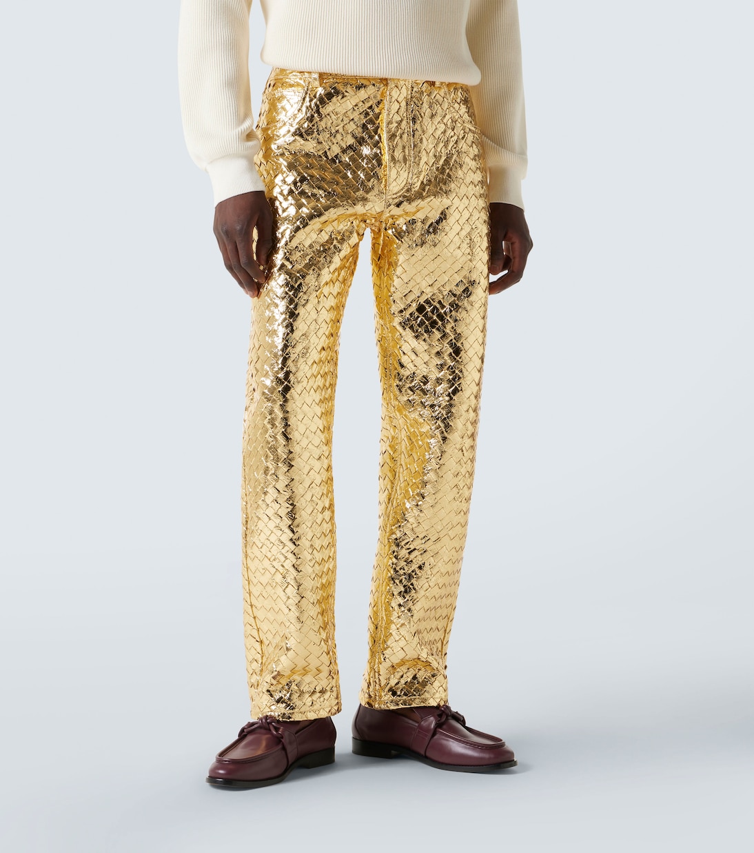 Прямые брюки из металлизированной кожи Intrecciato Bottega Veneta, Metallic Gold — фото 3