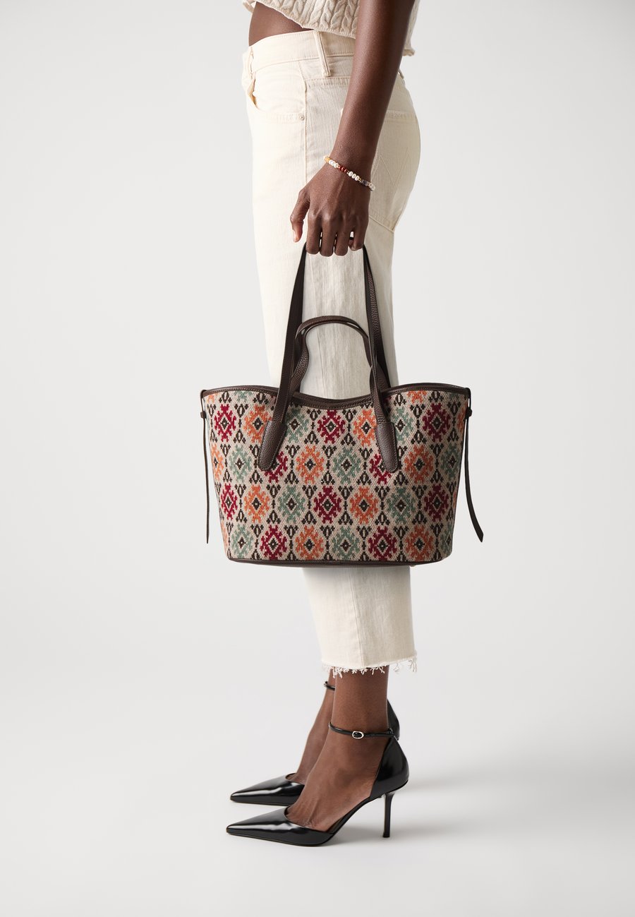 

Сумка-шоппер Coccinelle NEW NEVER WITHOUT BAG TAPE, Pink/Brown/Pink