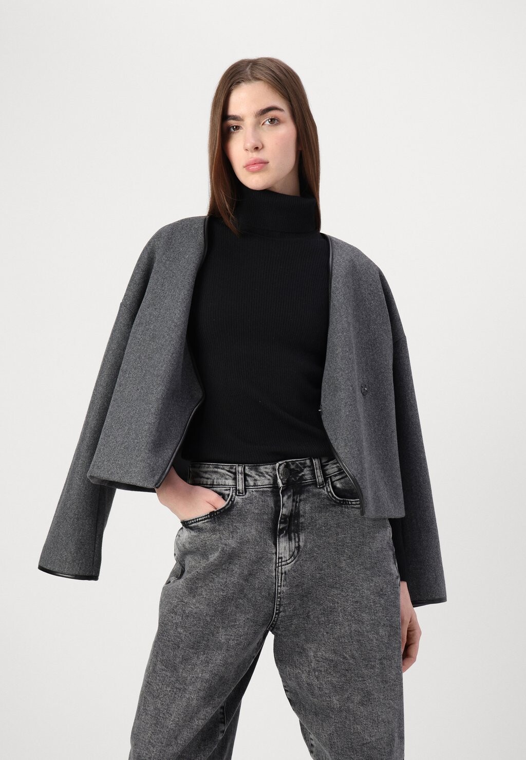 

Джинсы зауженного кроя NMRHODA MOM FIT JEAN AZ406BL Noisy May, серый деним