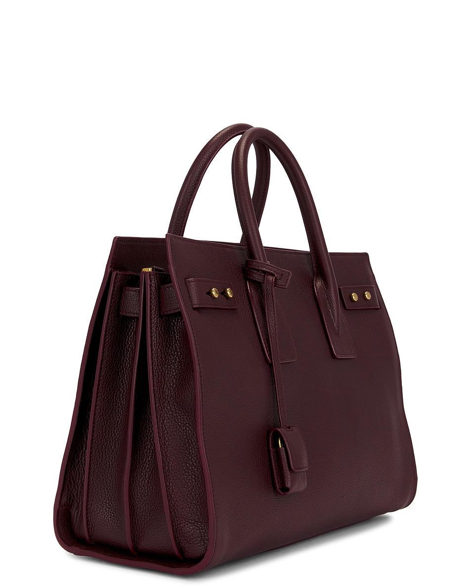Маленькая мягкая сумка Sac De Jour Saint Laurent, цвет Hot Wine — фото 4