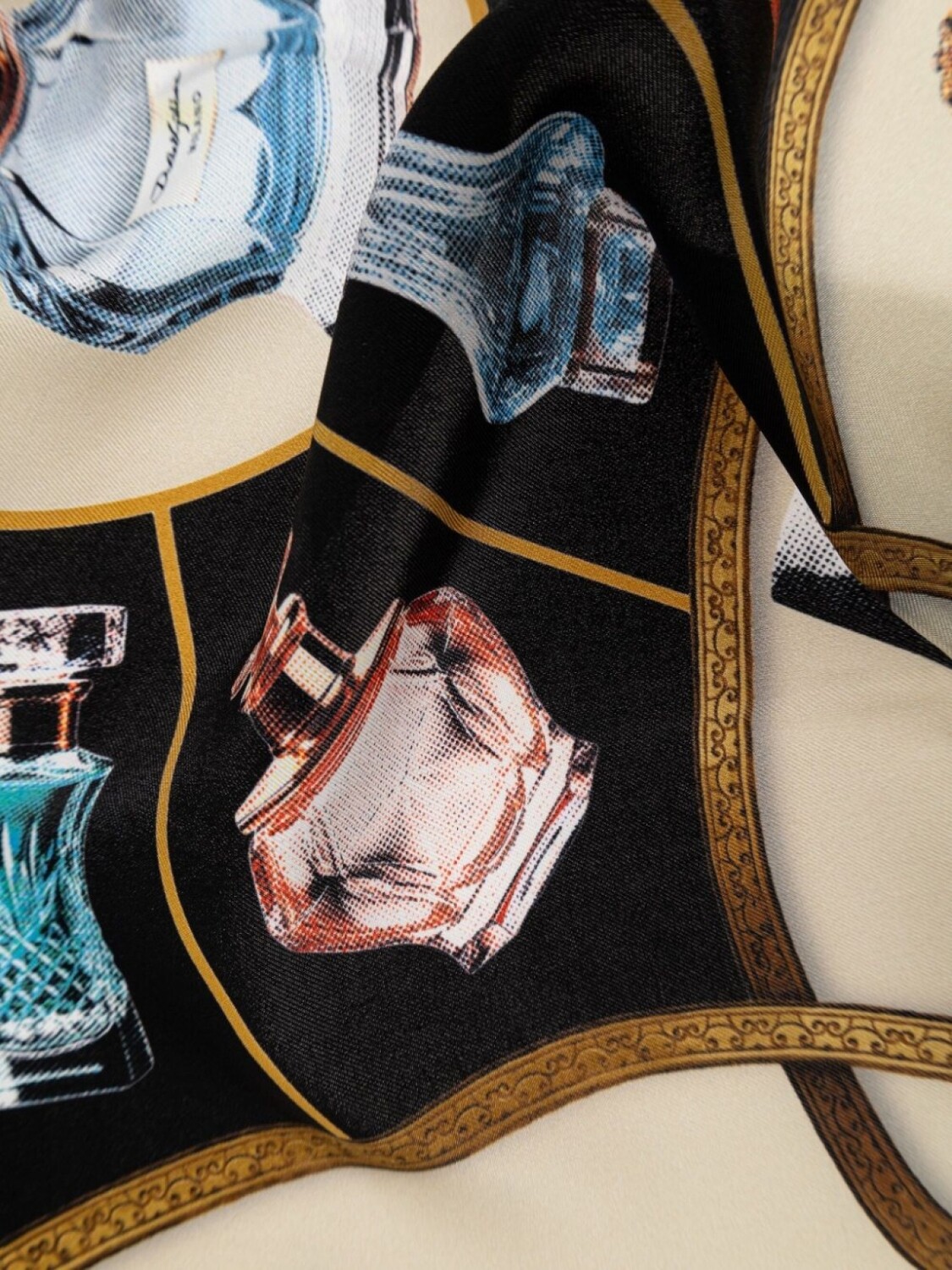 Шарф с принтом флакона духов Dolce & Gabbana, черный — фото 2