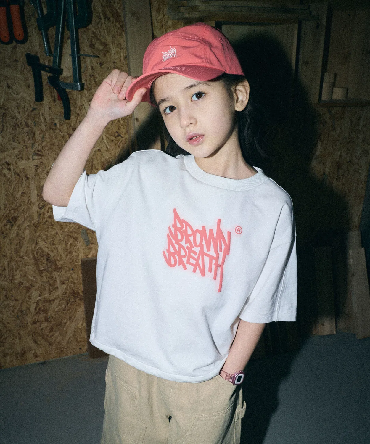 Детский укороченный свитшот Kids Girl Tag Crop MTM Tee цвета айвори от Brownbreath Kids