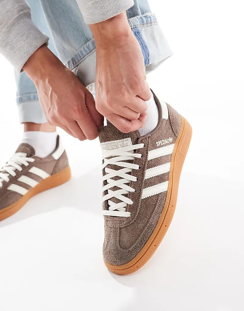 Коричнево-белые кроссовки на резиновой подошве Handball Spezial adidas Originals — фото 3