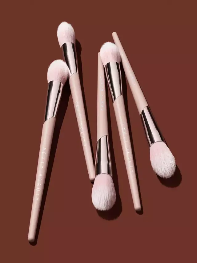 Кисть для точного хайлайтера 135 Fenty Beauty — фото 2