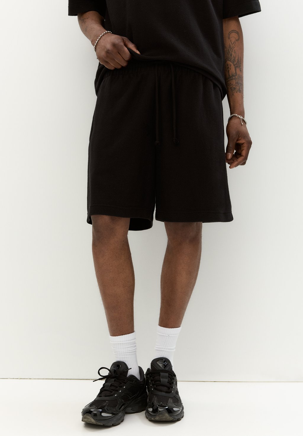 

Шорты Tracksuit bottoms PULL&BEAR, черный